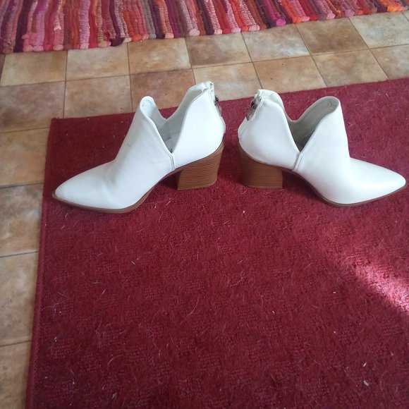 Boots/shoes - Picture 2 of 3